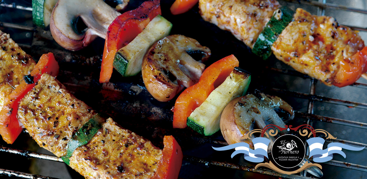 Brochetas a la parrilla · El Hornero
